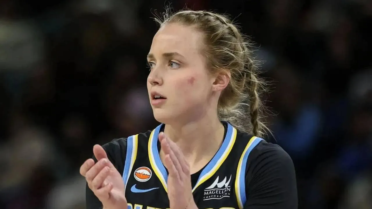Di Sun, Hailey Van Lith reuni dengan presiden klub Jen Rizzotti yang sebelumnya pernah melatihnya di tim basket 3x3 Amerika Serikat. (Foto: AP)
