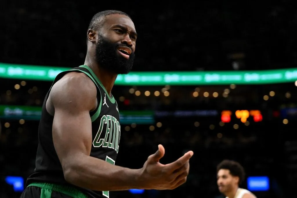 Jaylen Brown Tepis Isu Frustasi Usai Komentar McGrady - sumber: (mainbasket)