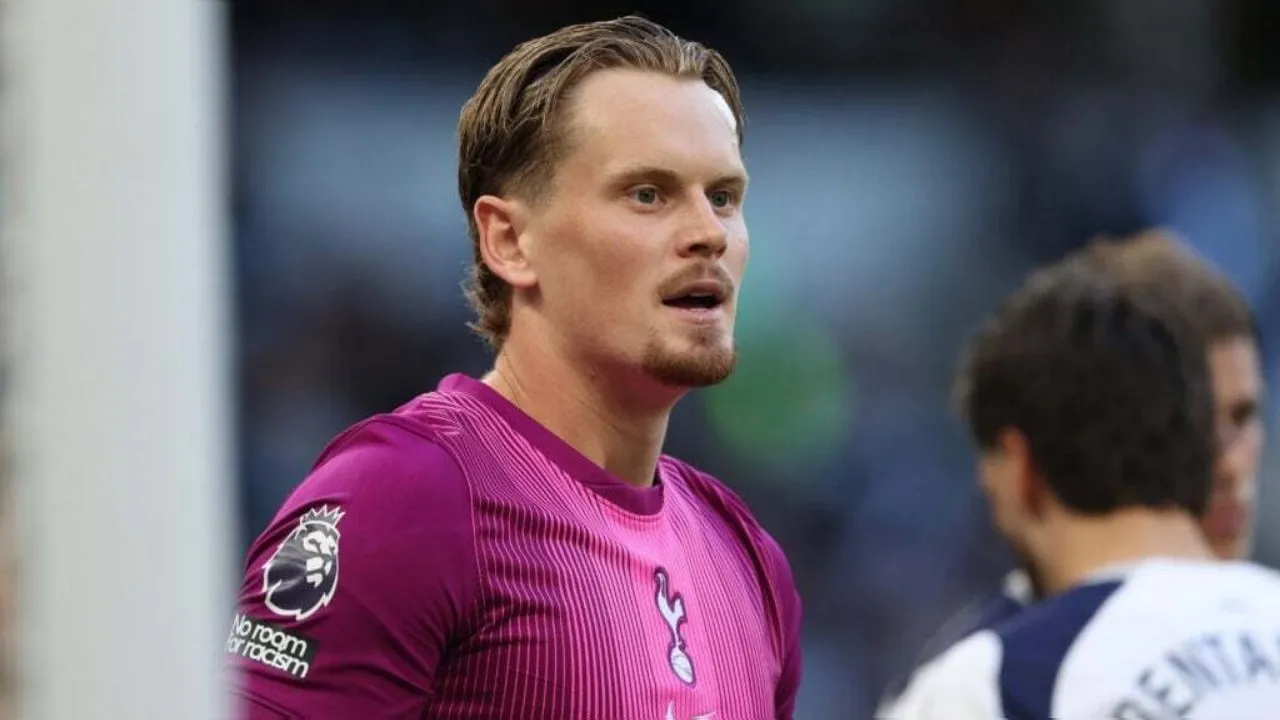 Kiper Tottenham