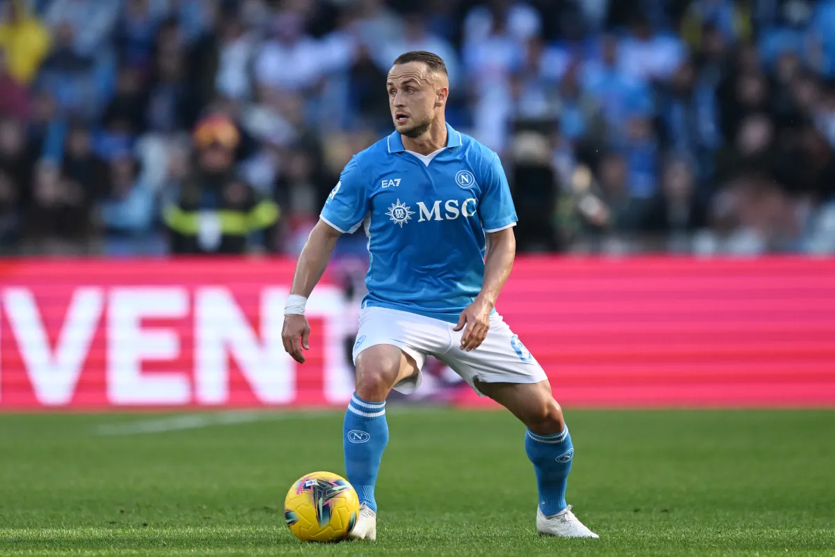 Juventus Incar Lobotka, Napoli Siap Pertahankan Gelandang Andalannya - sumber: (footballitalia)