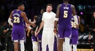 Luka Doncic Cedera, JJ Redick Tunggu Kepulihan Penuh