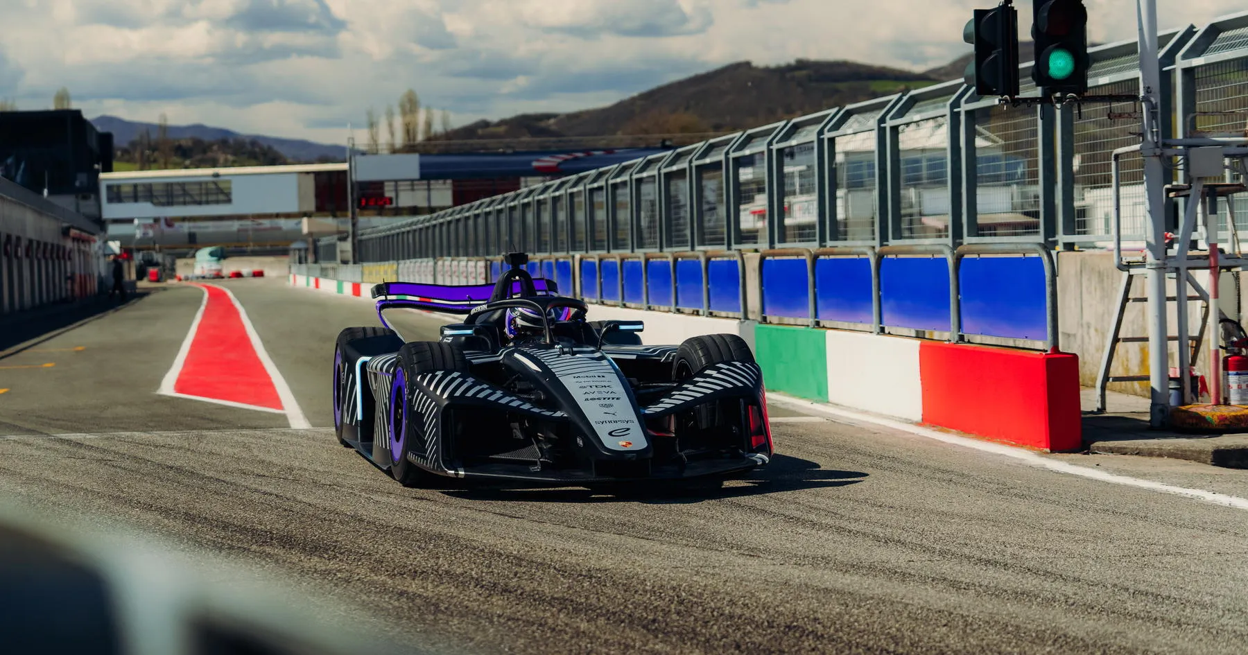 Mark Webber: Mobil Gen4 Formula E Akan Mengagumkan - sumber: (racingnews365)
