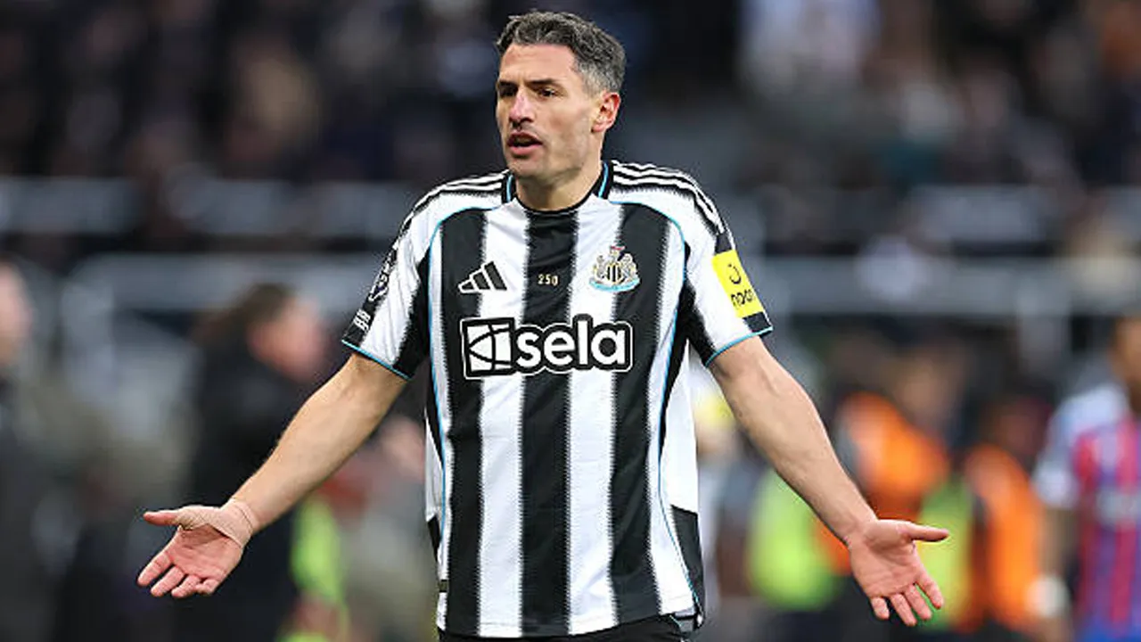 Newcastle Mulai Pertimbangkan Regenerasi, Fabian Schar Terancam Pergi