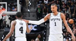 Spurs Hancurkan Timberwolves, Cetak Sejarah di Playoff
