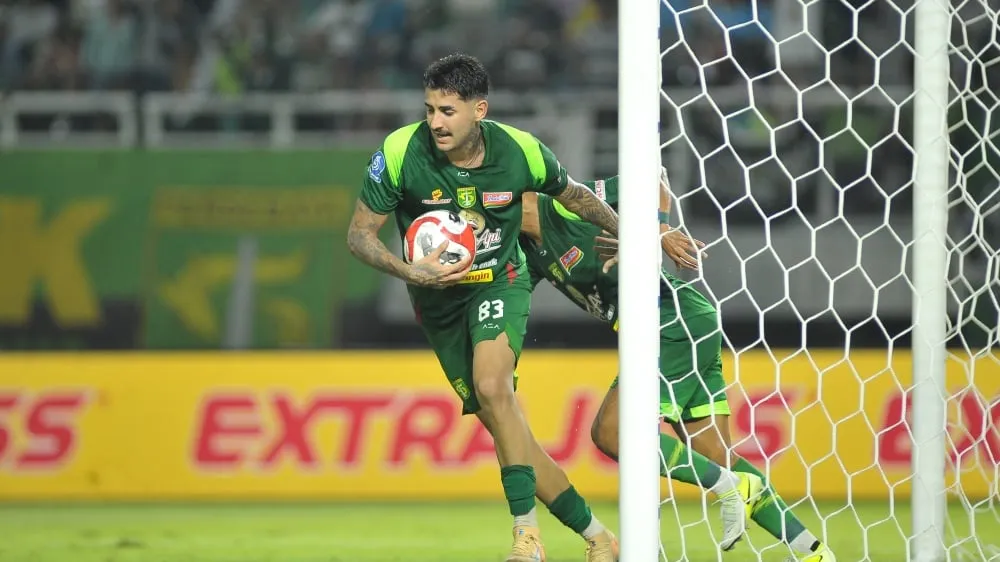 Tavares Ungkap Strategi Bangkitkan Performa Persebaya - sumber: (ileagueid)