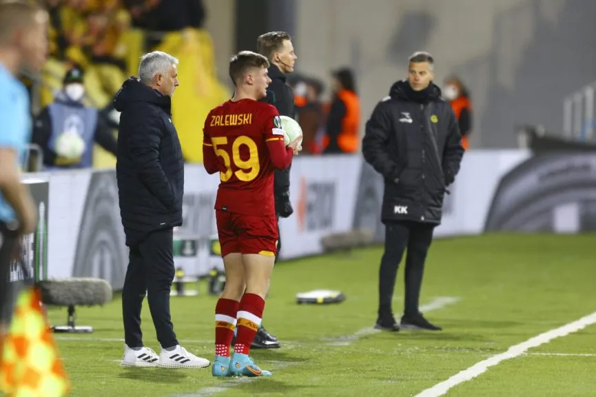 Zalewski Soroti Lapangan Sintetis Bodo/Glimt Jelang Perempat Final - sumber: (footballitalia)