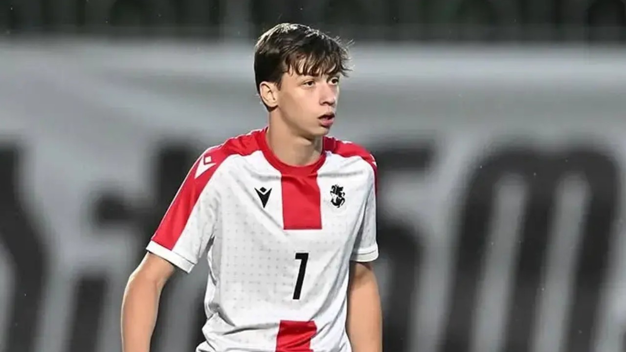 Adik Khvicha Kvaratskhelia Resmi Jalani Trial Bersama Bayern Munich
