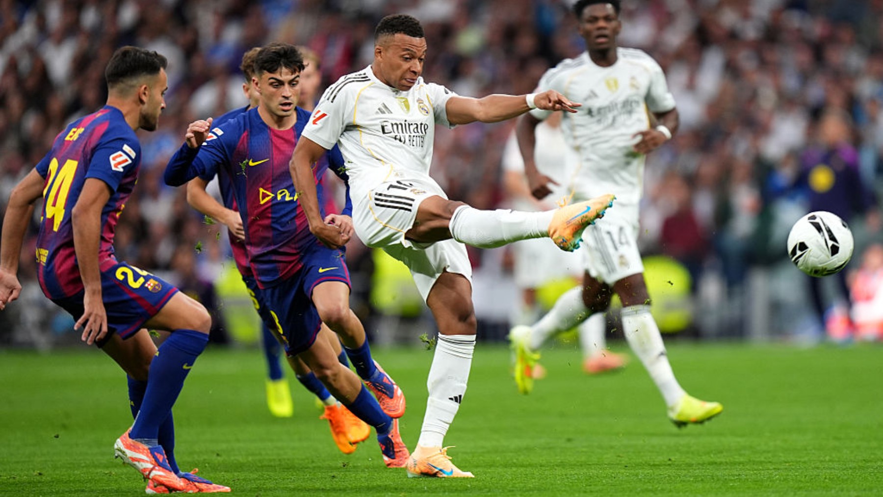 Barcelona Sindir Real Madrid dan Mbappe Jelang El Clasico