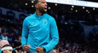 Kontrak Charles Lee Diperpanjang oleh Charlotte Hornets