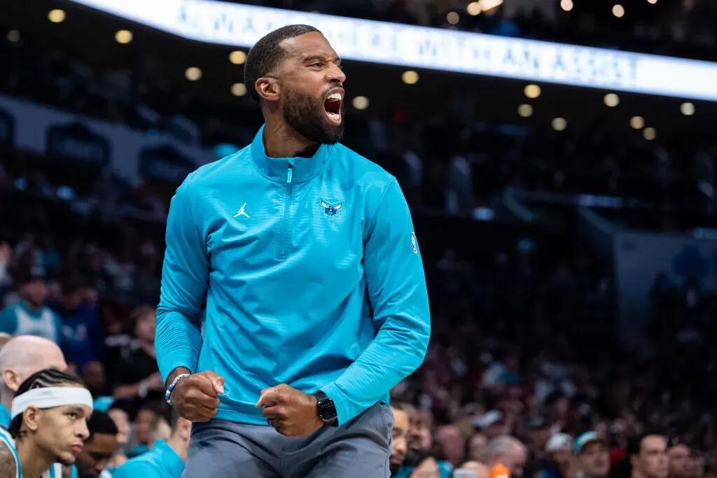 Kontrak Charles Lee Diperpanjang oleh Charlotte Hornets