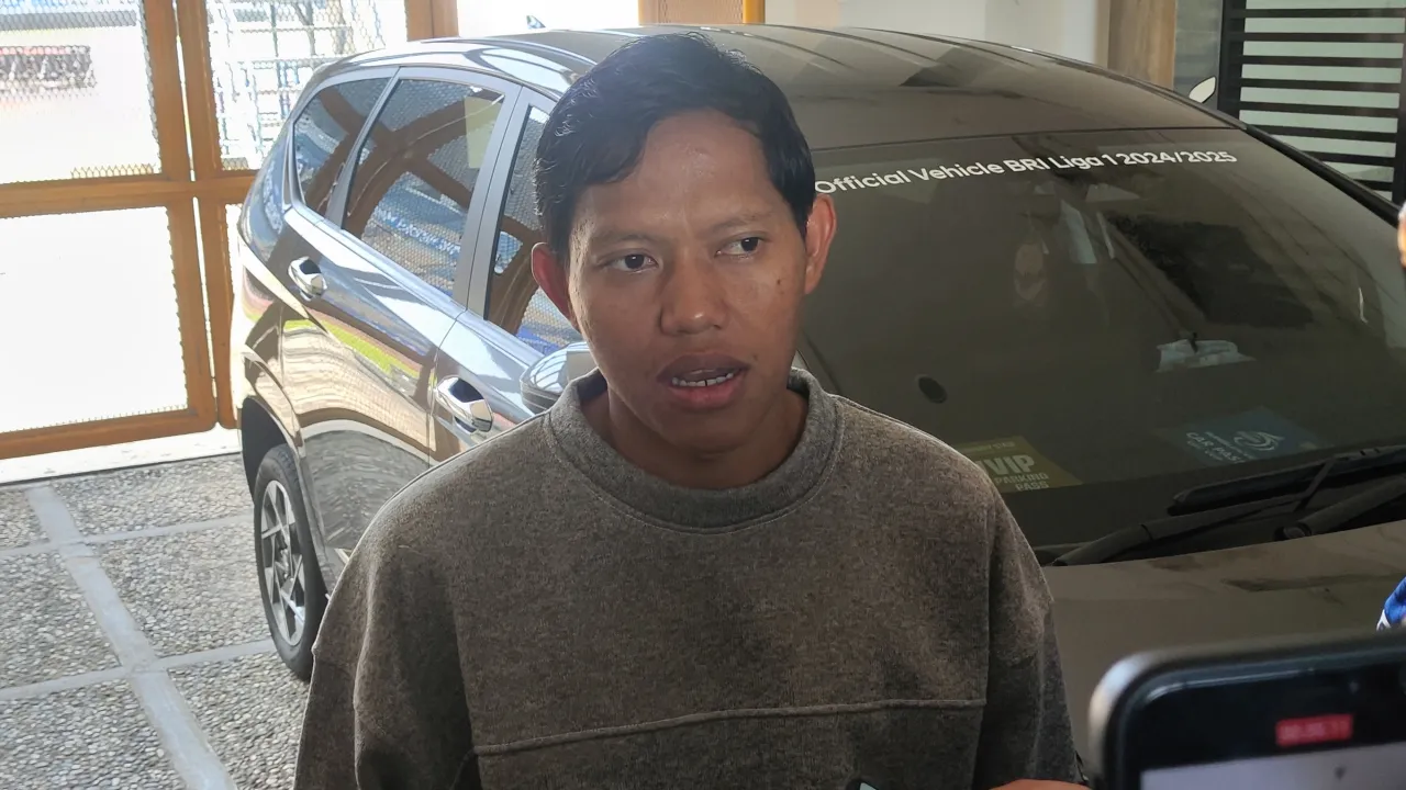 Gelandang Persib, Adam Alis