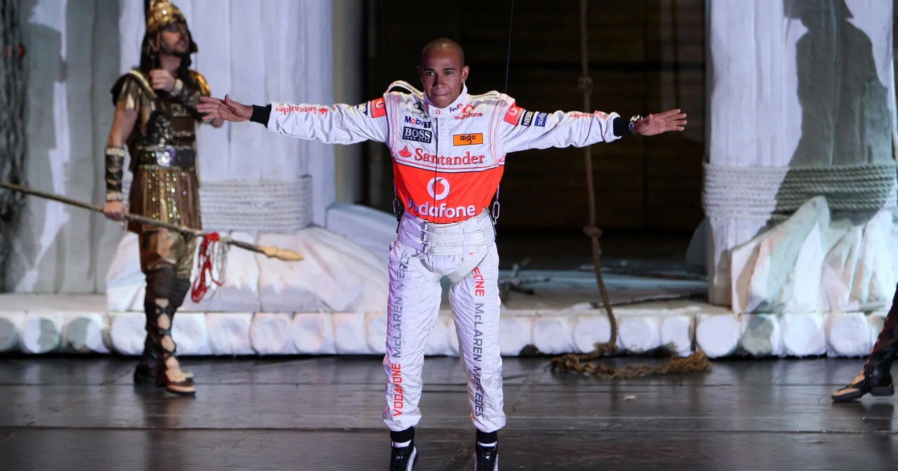 Lewis Hamilton Terjebak Aksi Pemasaran Memalukan di 2008 - sumber: (racingnews365)