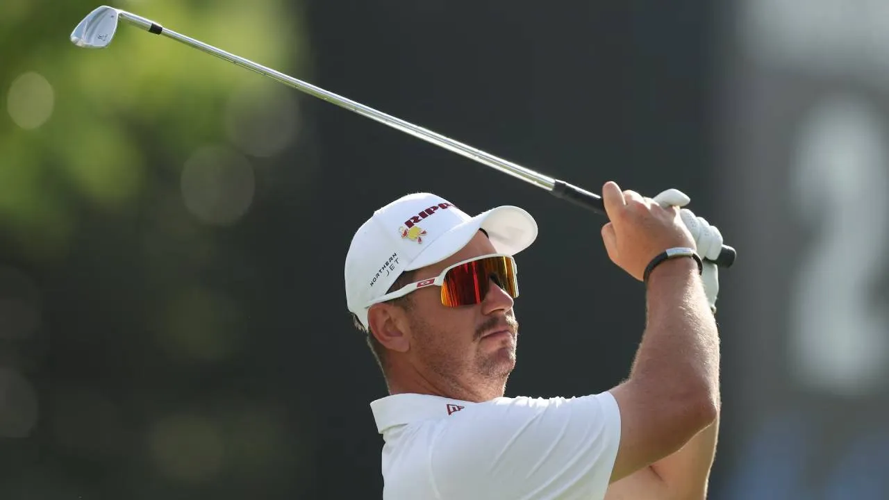 Lucas Herbert mencatat skor 8-under par 64 pada Kamis (7/5) di Trump National DC, Virginia. (Foto: Golf Digest)