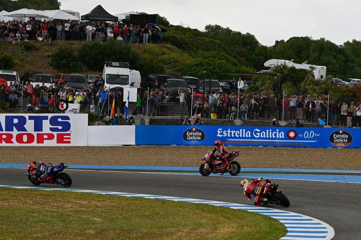 MotoGP Tegaskan Aturan Pitlane Pasca Insiden Marquez - sumber: (motorsport)