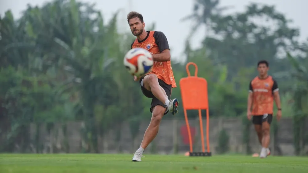Paulo Ricardo: Dedikasi dan Pengendalian Emosi di Lapangan Sepak Bola - sumber: (ileagueid)