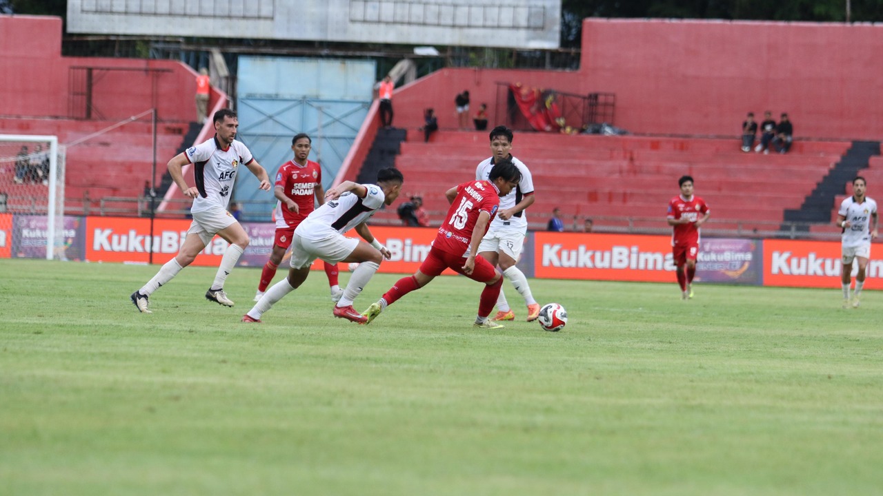 Semen Padang FC 0-3 Persik Kediri, Kabau Sirah Terkubur Di Kandang