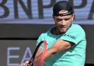 Stefanos Tsitsipas Tertunduk Lesu, Tomas Machac Melenggang Di Roma