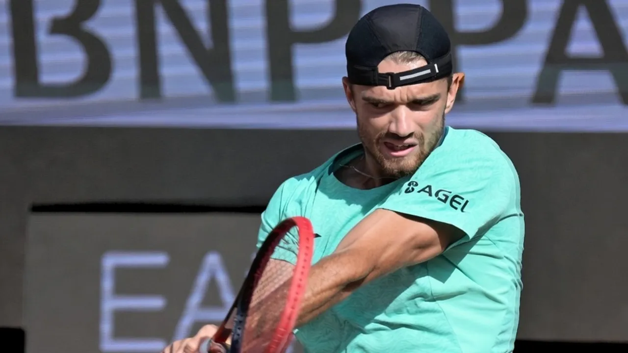 Stefanos Tsitsipas Tertunduk Lesu, Tomas Machac Melenggang Di Roma