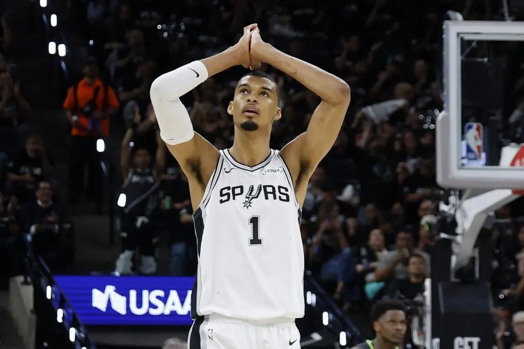 Wembanyama Soroti Peran Popovich di Balik Kemenangan Spurs - sumber: (mainbasket)