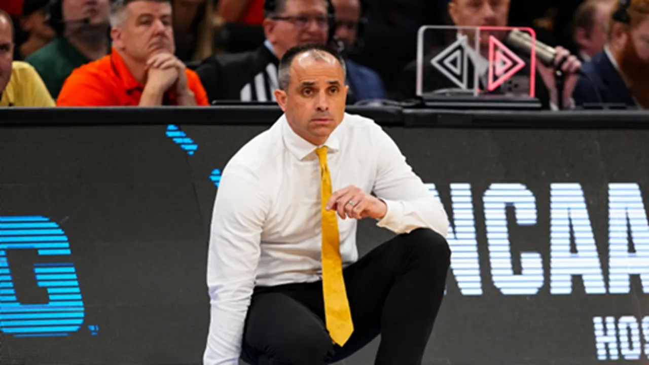 Ben McCollum Resmi Perpanjang Kontrak dengan Iowa