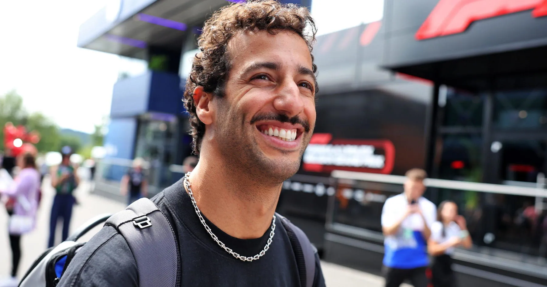 Daniel Ricciardo Kembali ke Paddock di Indy 500 - sumber: (racingnews365)