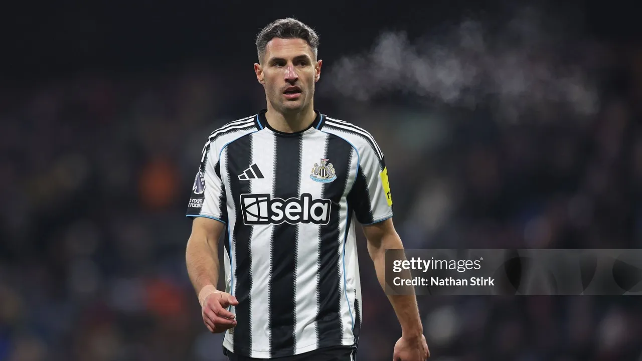 Fabian Schar Bisa Tinggalkan Newcastle United di Musim Panas Ini