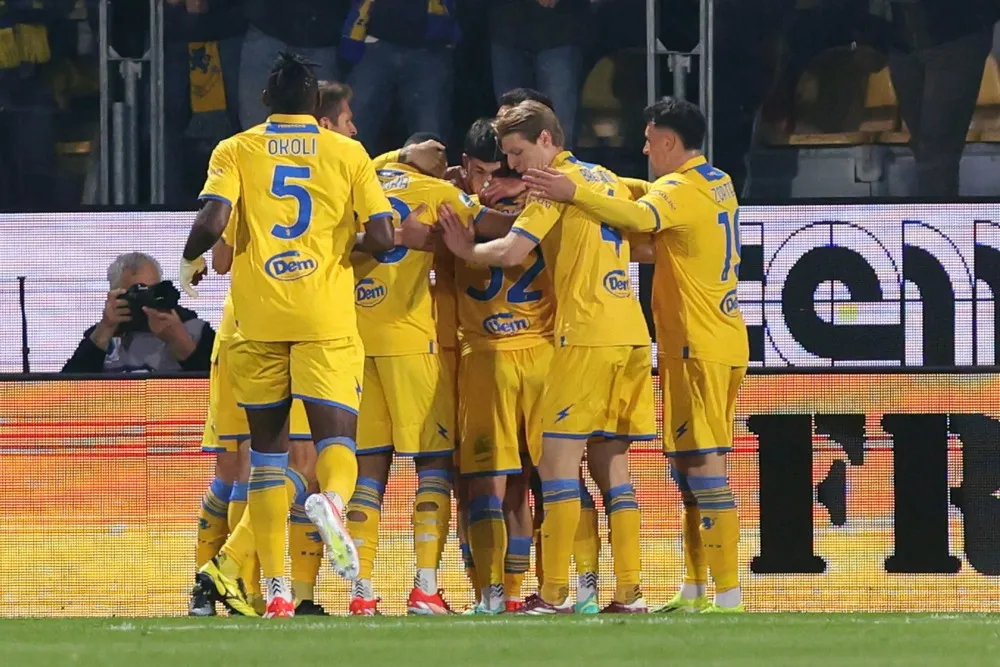 Frosinone Raih Promosi ke Serie A, Nasib Tim di Serie B Ditentukan - sumber: (footballitalia)