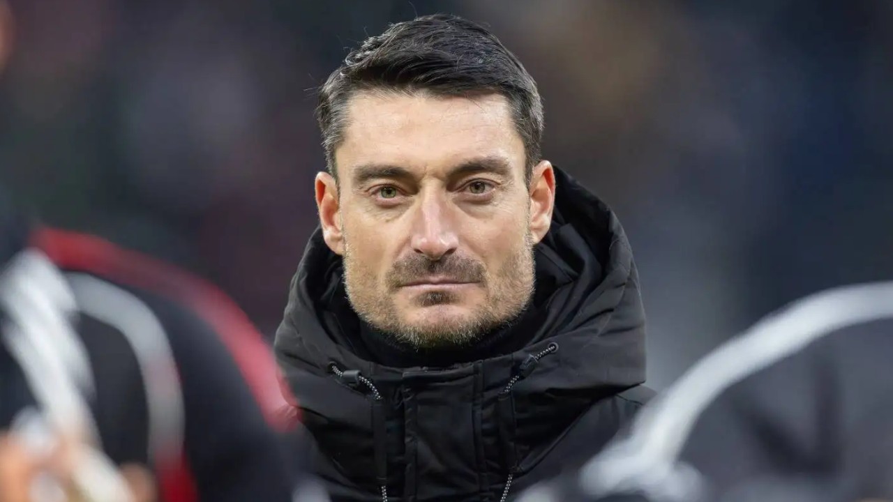 Kalah Lawan Dortmund, Albert Riera Terancam Dipecat Eintracht Frankfurt