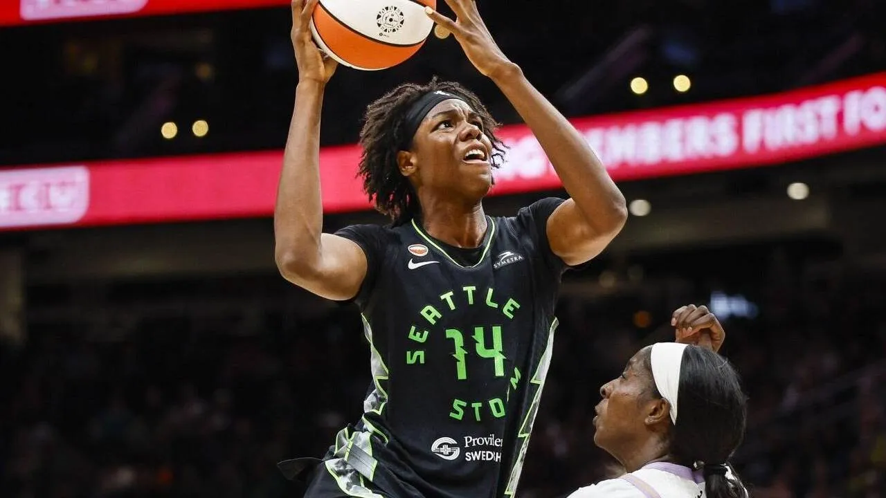 Dominique Malonga tampil impresif untuk Seattle Storm pada Jumat lalu versus Golden State Valkyries. (Foto: AP)