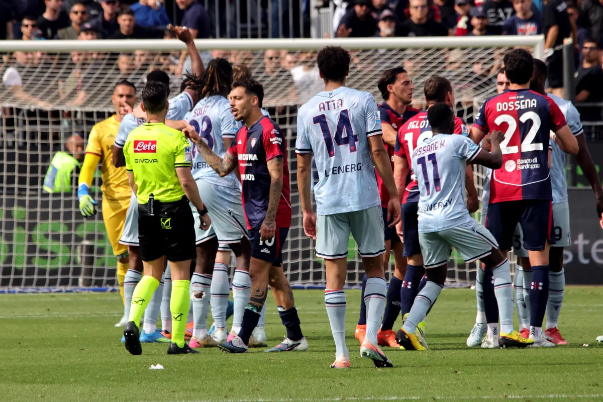 Dossena Bantah Tuduhan Rasis dari Davis sebagai Fitnah Memalukan - sumber: (footballitalia)