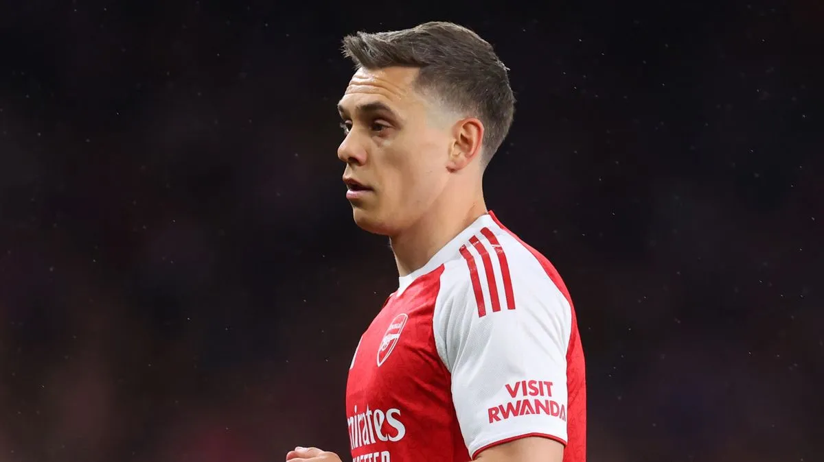 Istri Leandro Trossard Hapus Jejak Suami dari Media Sosial - sumber: (footballlondon)
