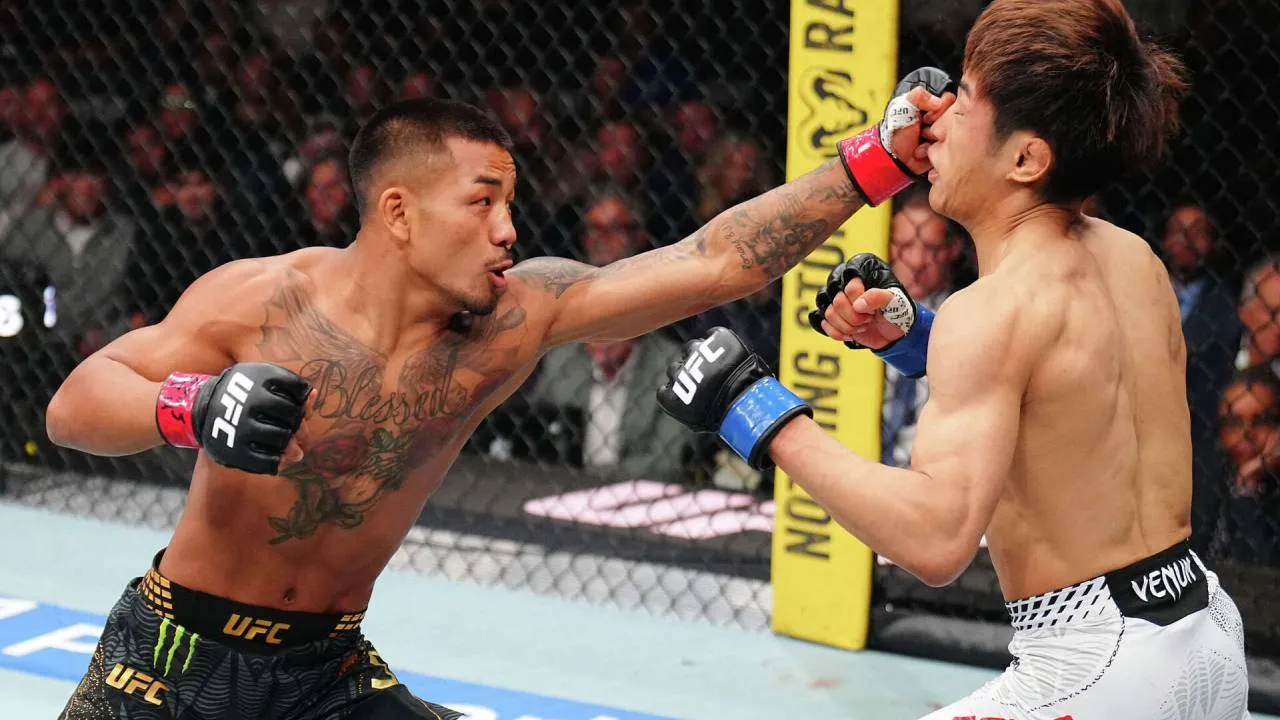 Joshua Van mendominasi pertukaran pukulan hingga akhirnya menghentikan perlawanan lawannya pada menit 1:32 ronde terakhir. (Foto: Fight TV)