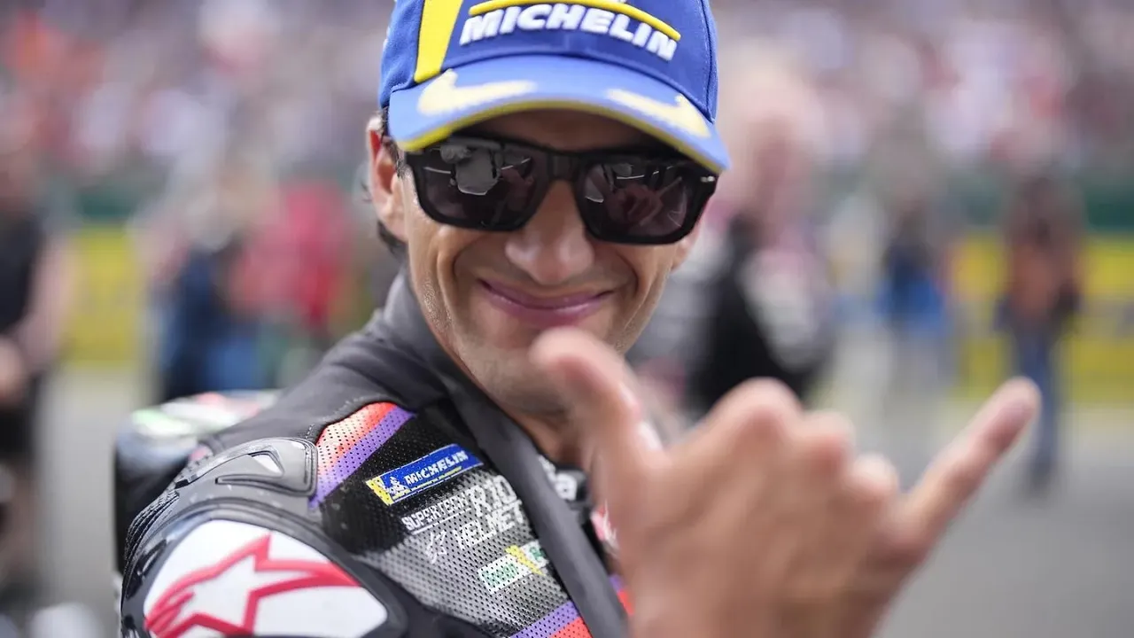 Jorge Martin terus tempel ketat Marco Bezzecchi di klasemen sementara.