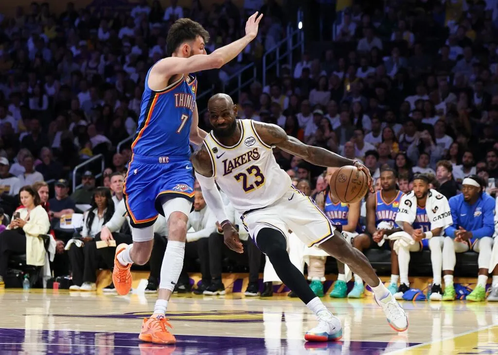 LeBron James Bertekad Bangkit Meski Lakers Terdesak - sumber: (mainbasket)