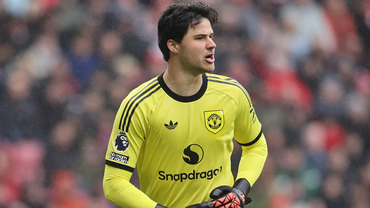 Lupakan Sunderland, Senne Lammens Minta MU Fokus Hadapi Forest