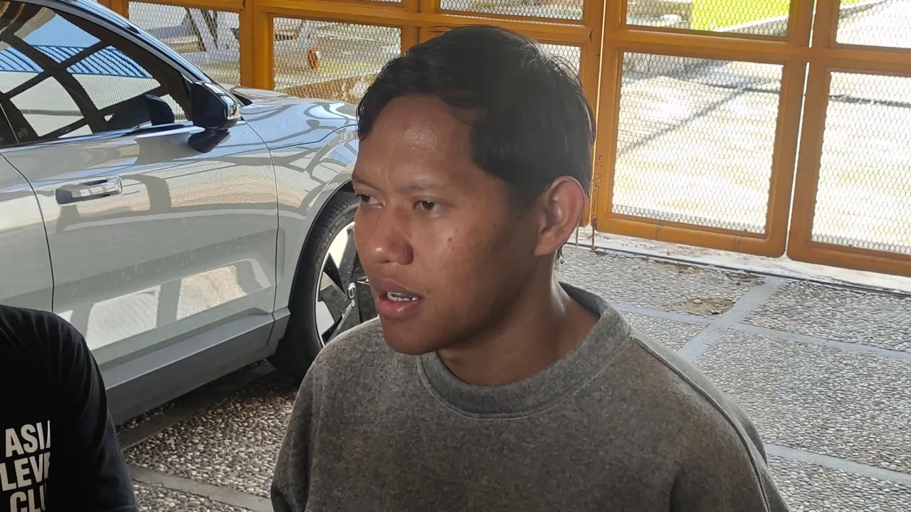 Gelandang Persib, Adam Alis