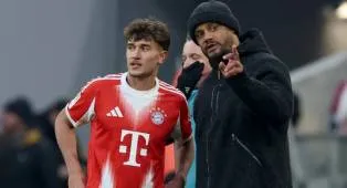 Panas! Kompany Tak Terima Bischof Kritik Penampilan Bayern vs VfL Wolfsburg