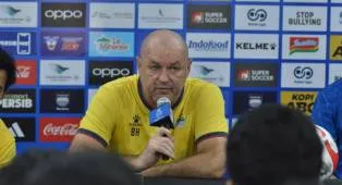 Pelatih Persib: Duel Lawan Persija Sulit dan Menguras Tenaga
