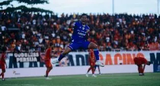Respon Adam Alis Cetak Brace dan Bawa Persib Tekuk Persija