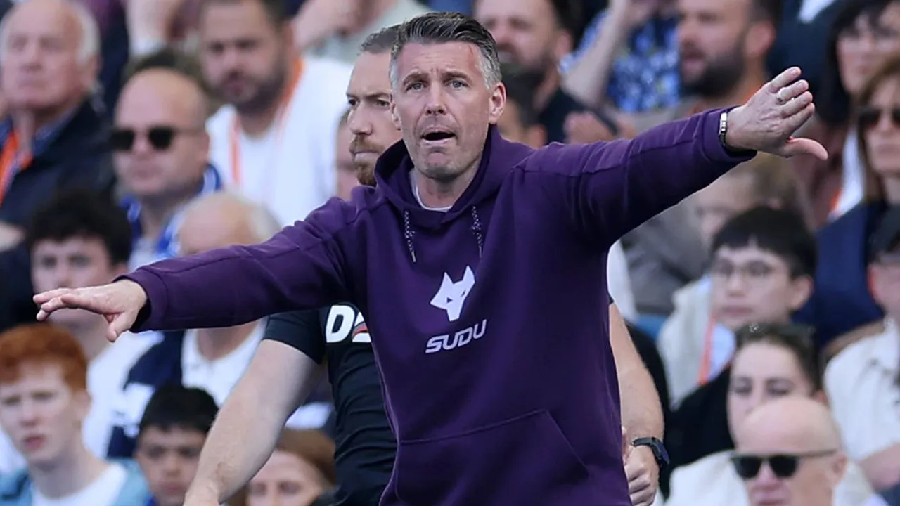 Rob Edwards Kecewa Berat Lihat Wolves Dibantai Brighton