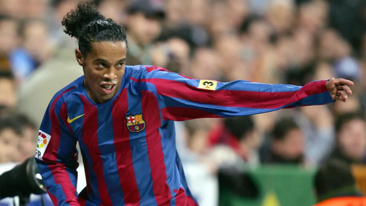 Ronaldinho Kirim Pesan Dukungan untuk Barcelona Jelang El Clasico