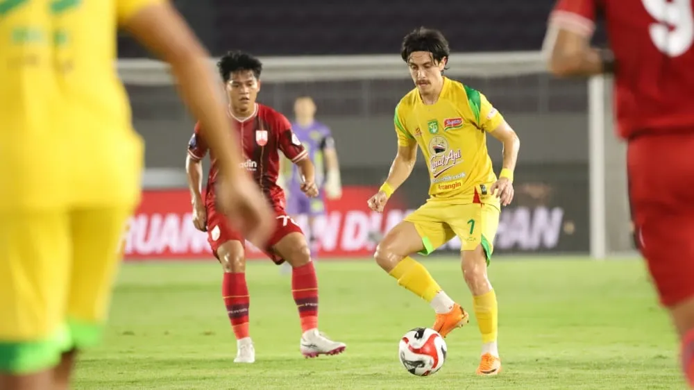Tavares Ungkap Tantangan Persebaya Saat Bertemu Persis - sumber: (ileagueid)