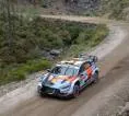 Thierry Neuville Rebut Posisi Terdepan dalam Reli Portugal