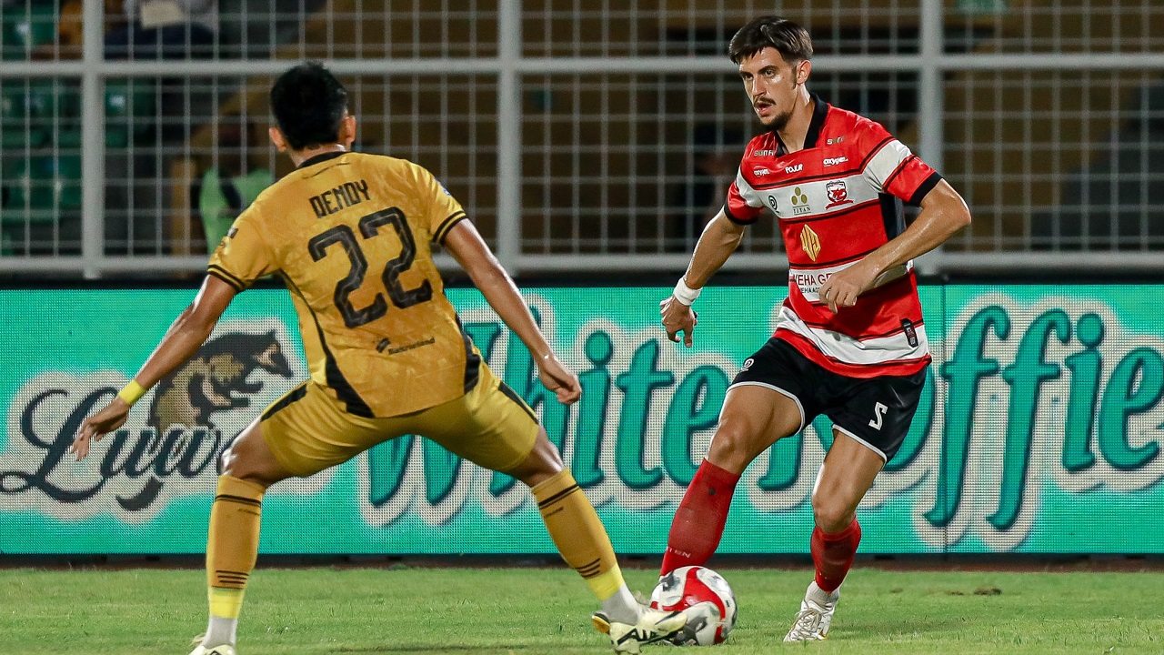 Bhayangkara FC 3-1 Madura United, Sape Kerrab Gagal Jauhi Zona Merah