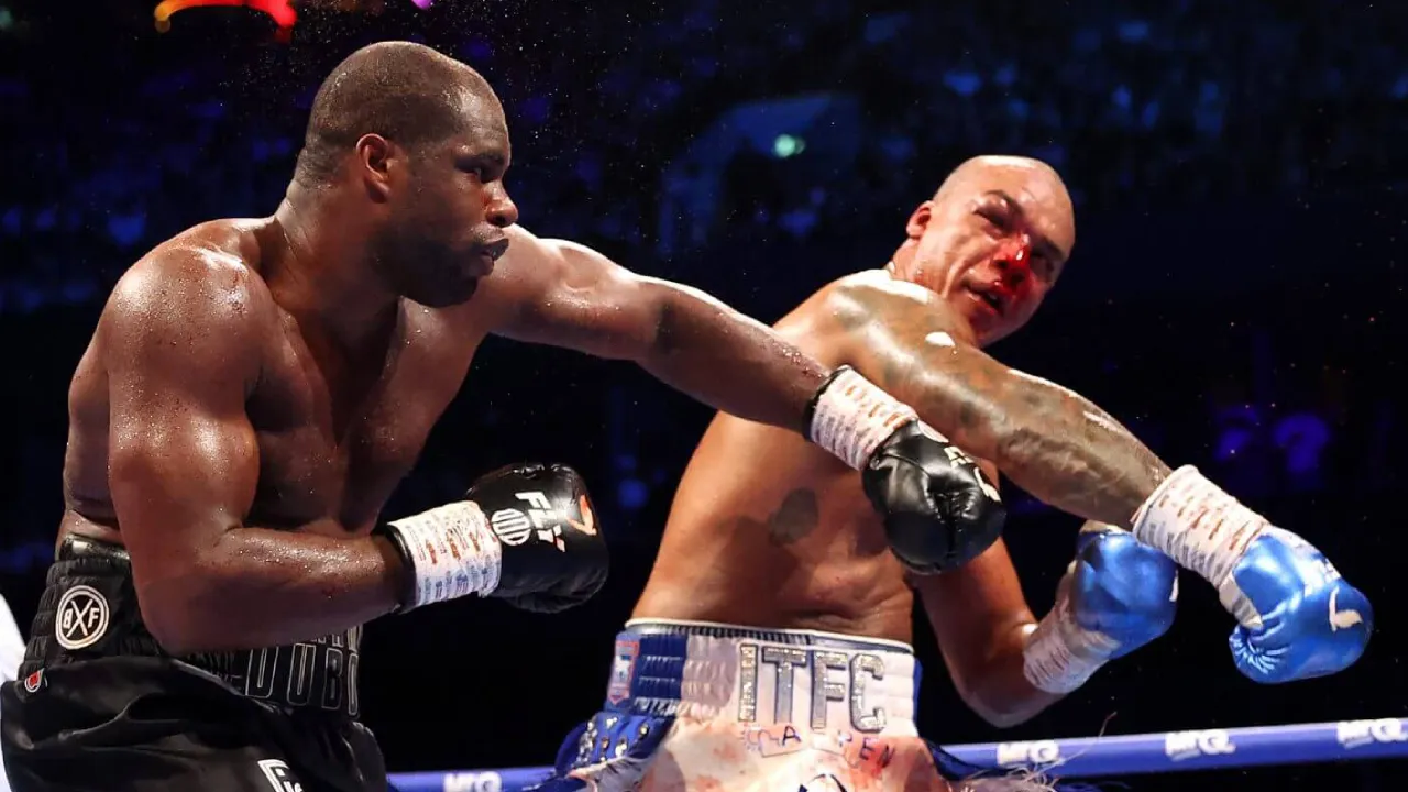 Duel brutal Daniel Dubois (kiri) dan Fabio Wardley disebut sebagai salah satu duel kelas berat terbaik Inggris dalam beberapa tahun terakhir. (Foto: AP)