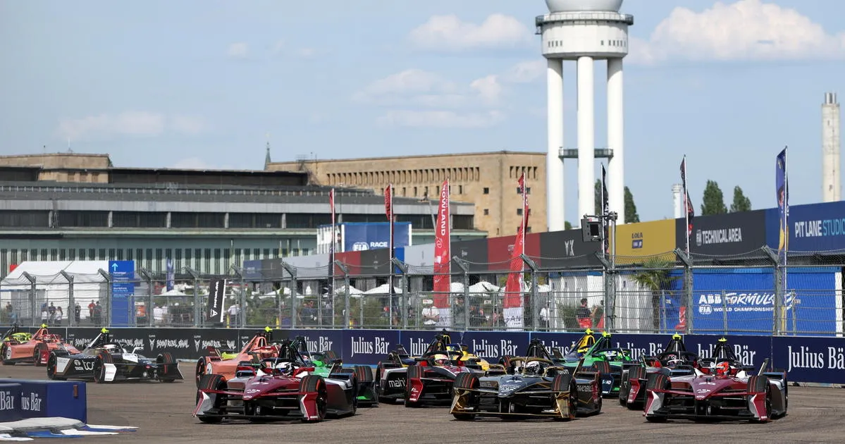 Formula E Tantang Dominasi F1 di Balap Dunia - sumber: (racingnews365)