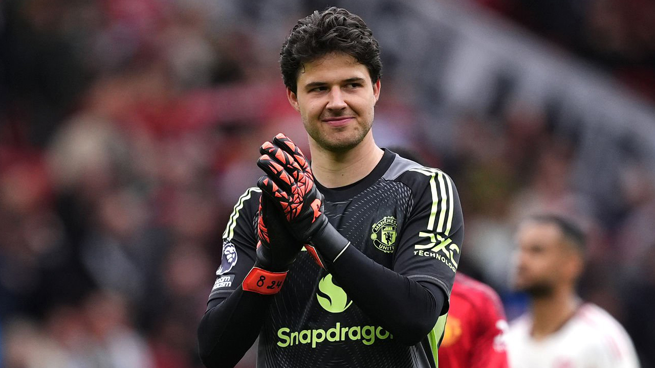 Hargreaves Sebut Senne Lammens Jadi Rekrutan Terbaik MU Musim ini