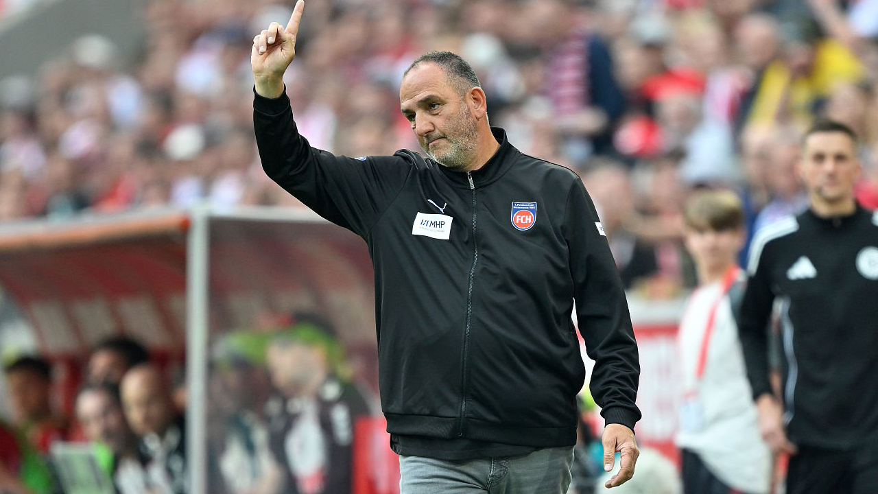 Heidenheim Jaga Asa Bertahan, Frank Schmidt Bangga dengan Performa Tim