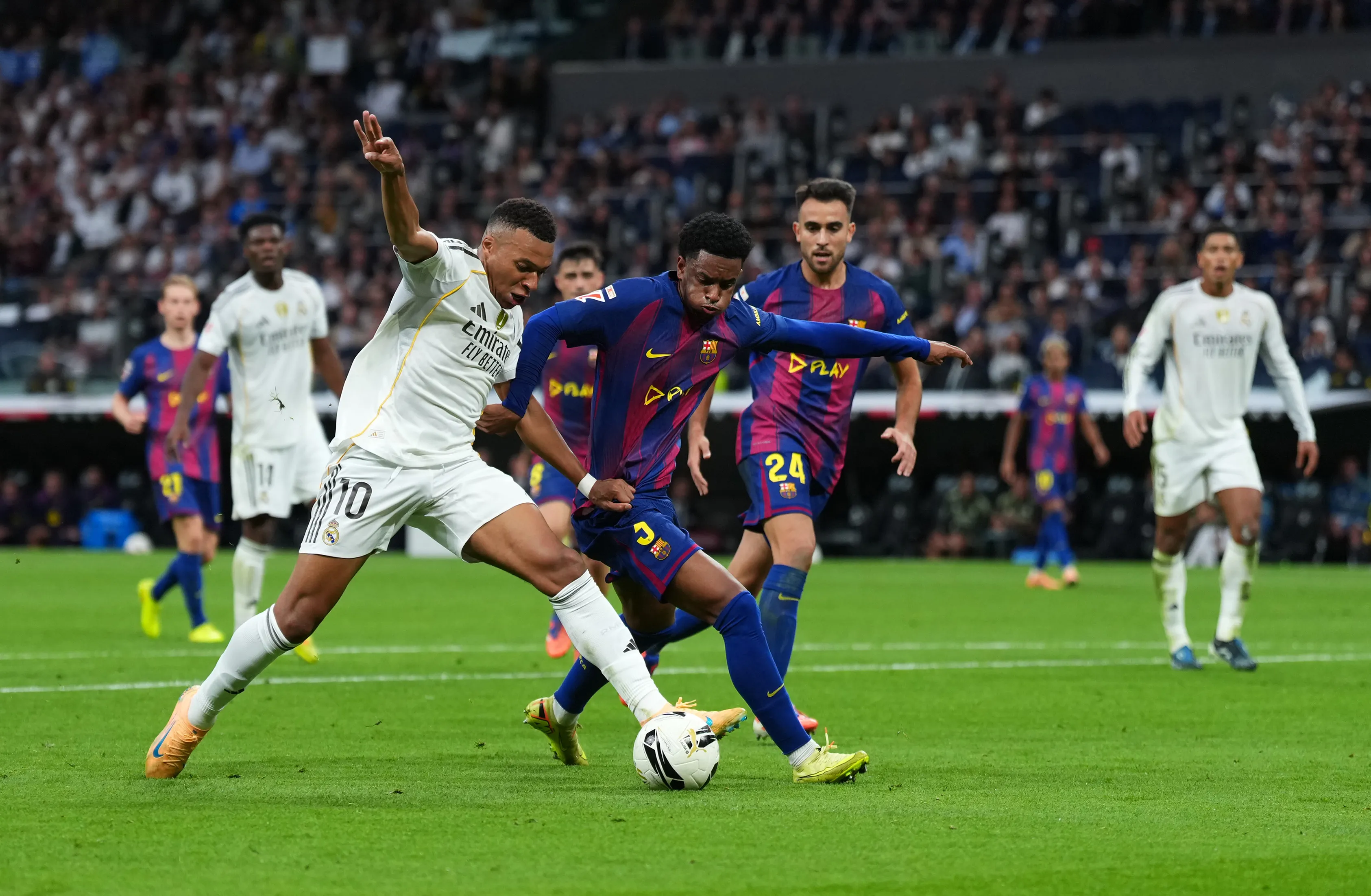 Penggemar Real Madrid Kecewa Postingan Mbappe Saat El Clasico - sumber: (footballespana)