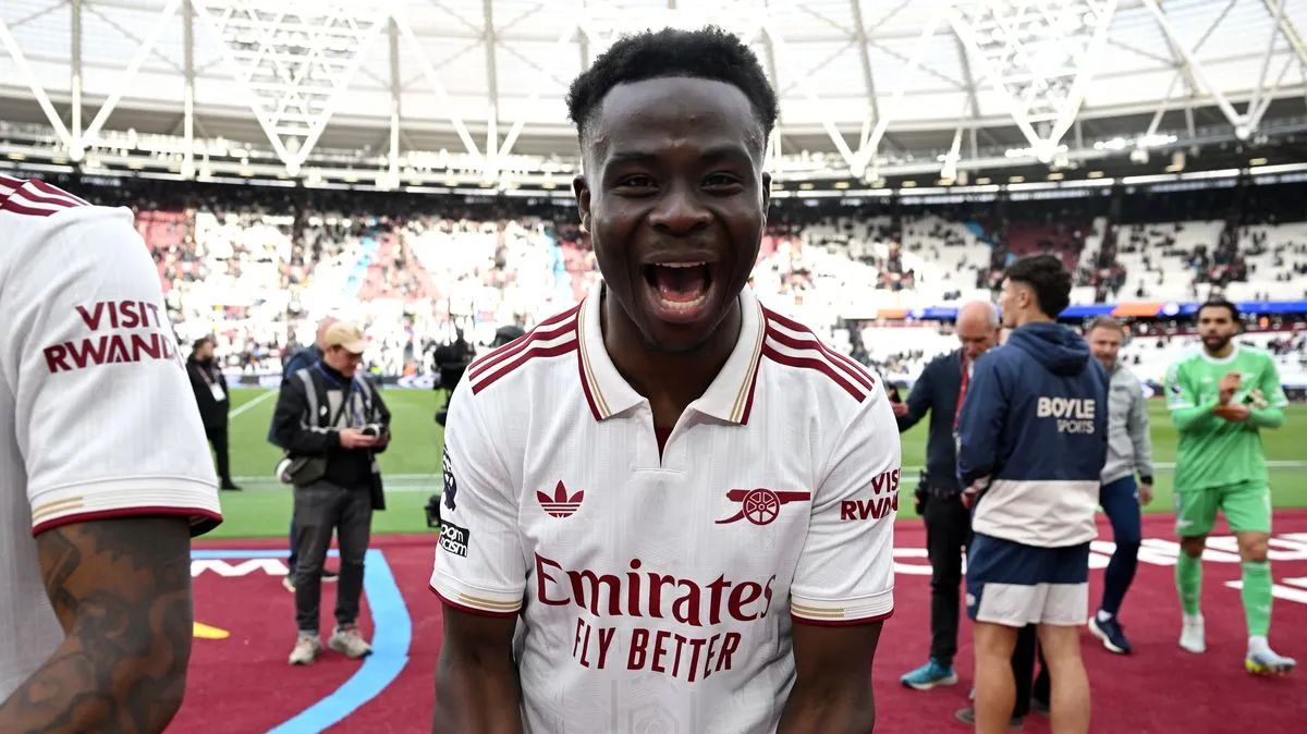 Reaksi Bukayo Saka Saat VAR Batalkan Gol West Ham - sumber: (footballlondon)